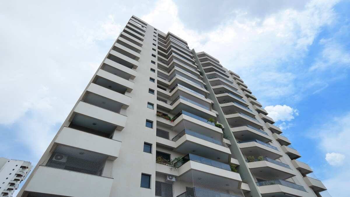 Кризис на рынке недвижимости: россияне выбирают сбережения над покупкой жилья