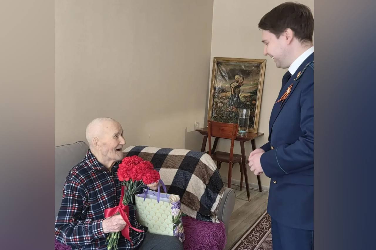 Работники прокуратуры поздравили со 100-летним юбилеем ветерана Великой Отечественной войны Алексея Сергеевича Заборцева Работники прокуратуры поздравили со 100-летним юбилеем ветерана Великой Отечественной войны Алексея Сергеевича Заборцева