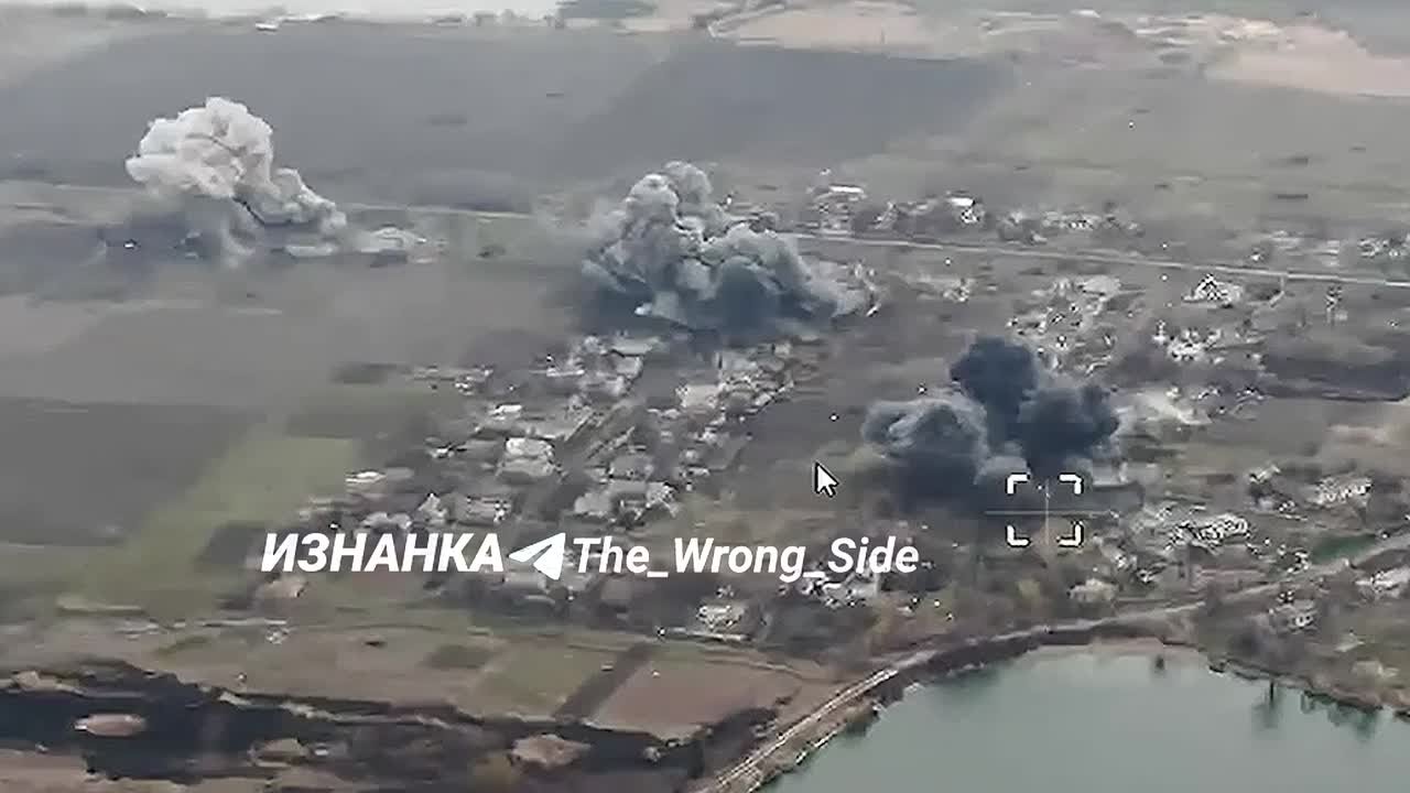 На кадрах работа ФАБов-500 по ПУ БпЛА 425 ошп ВСУ в районе н.п. Красноярское