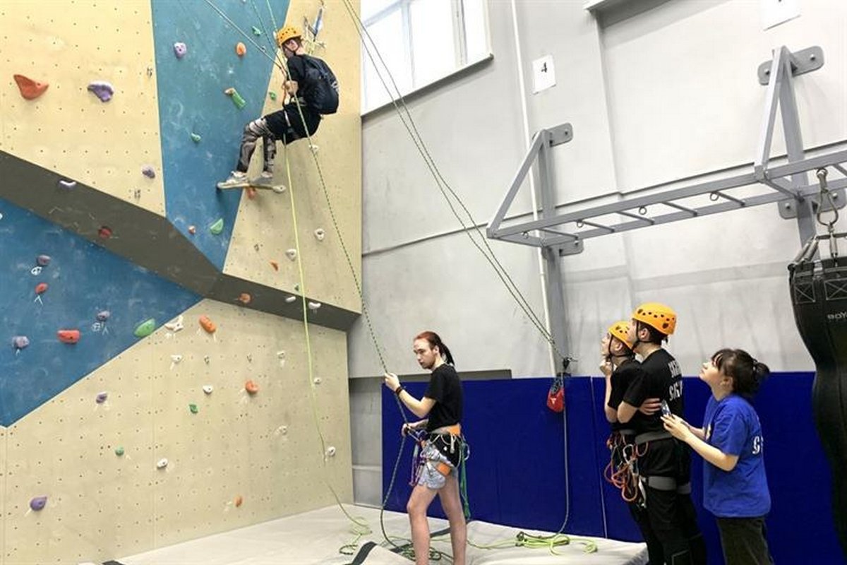 Красноярцев приглашают на бесплатные занятия по скалолазанию
