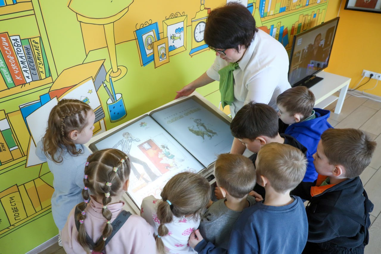 Детская библиотека имени Сергея Михалкова отмечает 50-летие и ждёт гостей на экскурсии Детская библиотека имени Сергея Михалкова отмечает 50-летие и ждёт гостей на экскурсии