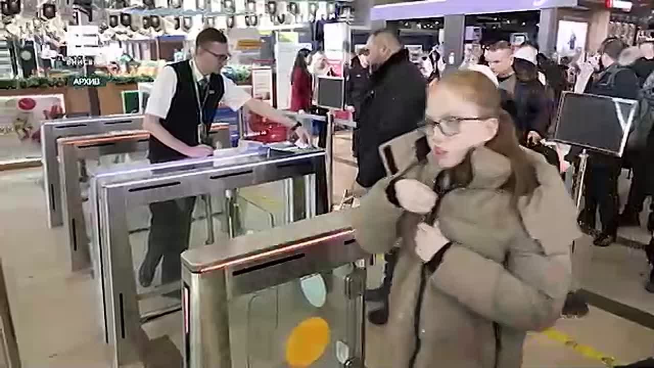 Загранпаспорт для поездок в страны СНГ стал обязательным для детей до 14 лет