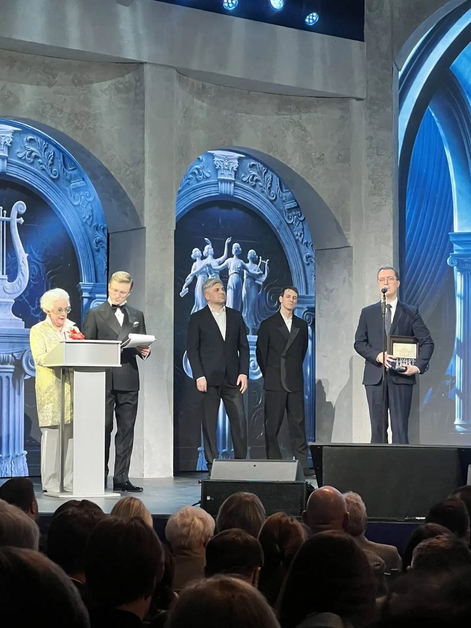 Министр культуры Красноярского края Аркадий Зинов стал обладателем первой Национальной премии «Управленцы регионального уровня. Руководящий состав органов власти в сфере культуры»! Министр культуры Красноярского края Аркадий Зинов стал обладателем первой Национальной премии «Управленцы регионального уровня. Руководящий состав органов власти в сфере культуры»!