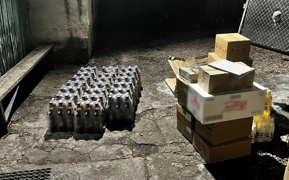 1500 бутылок: в Туве полицейские изъяли почти тонну нелегального спиртного