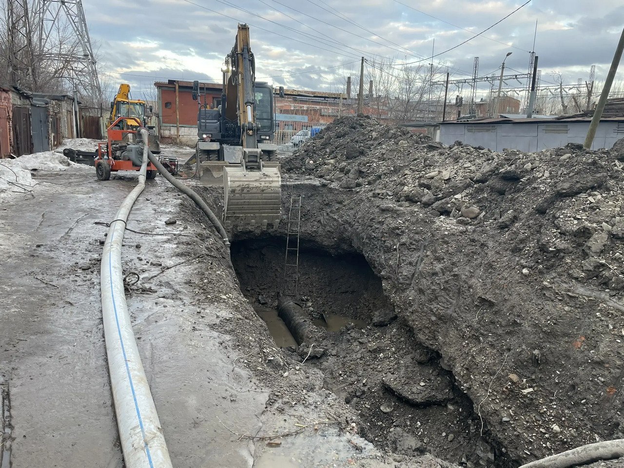 В Свердловском районе Красноярска более 50 домов остались без воды из-за коммунальной аварии