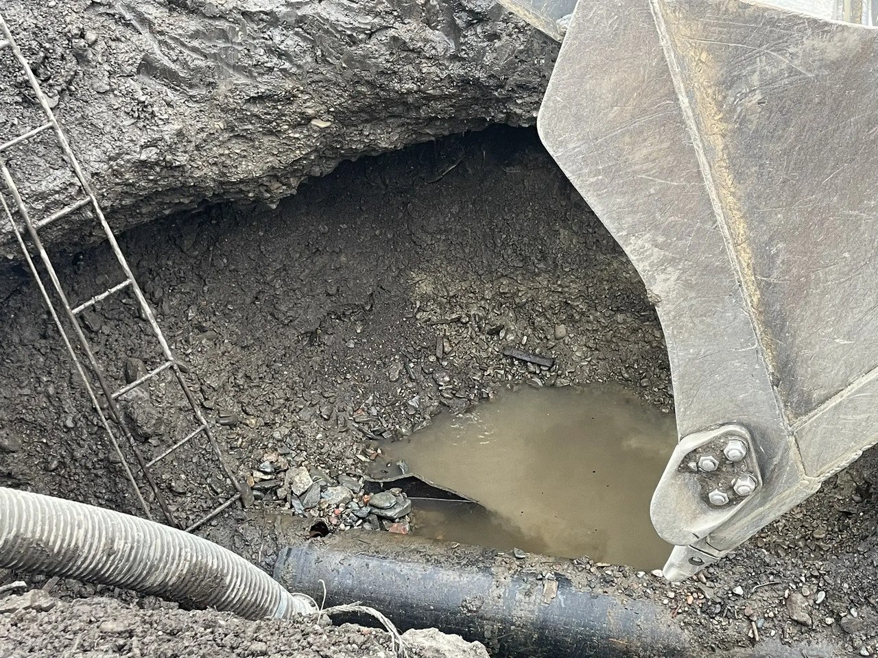 В Свердловском районе Красноярска более 50 домов остались без воды из-за коммунальной аварии В Свердловском районе Красноярска более 50 домов остались без воды из-за коммунальной аварии