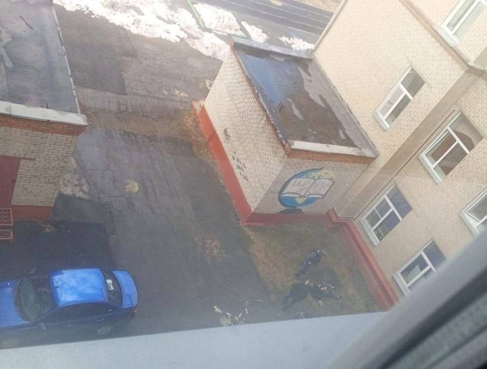 Школьник выстрелил в одноклассницу из сигнального пистолета в Челябинске