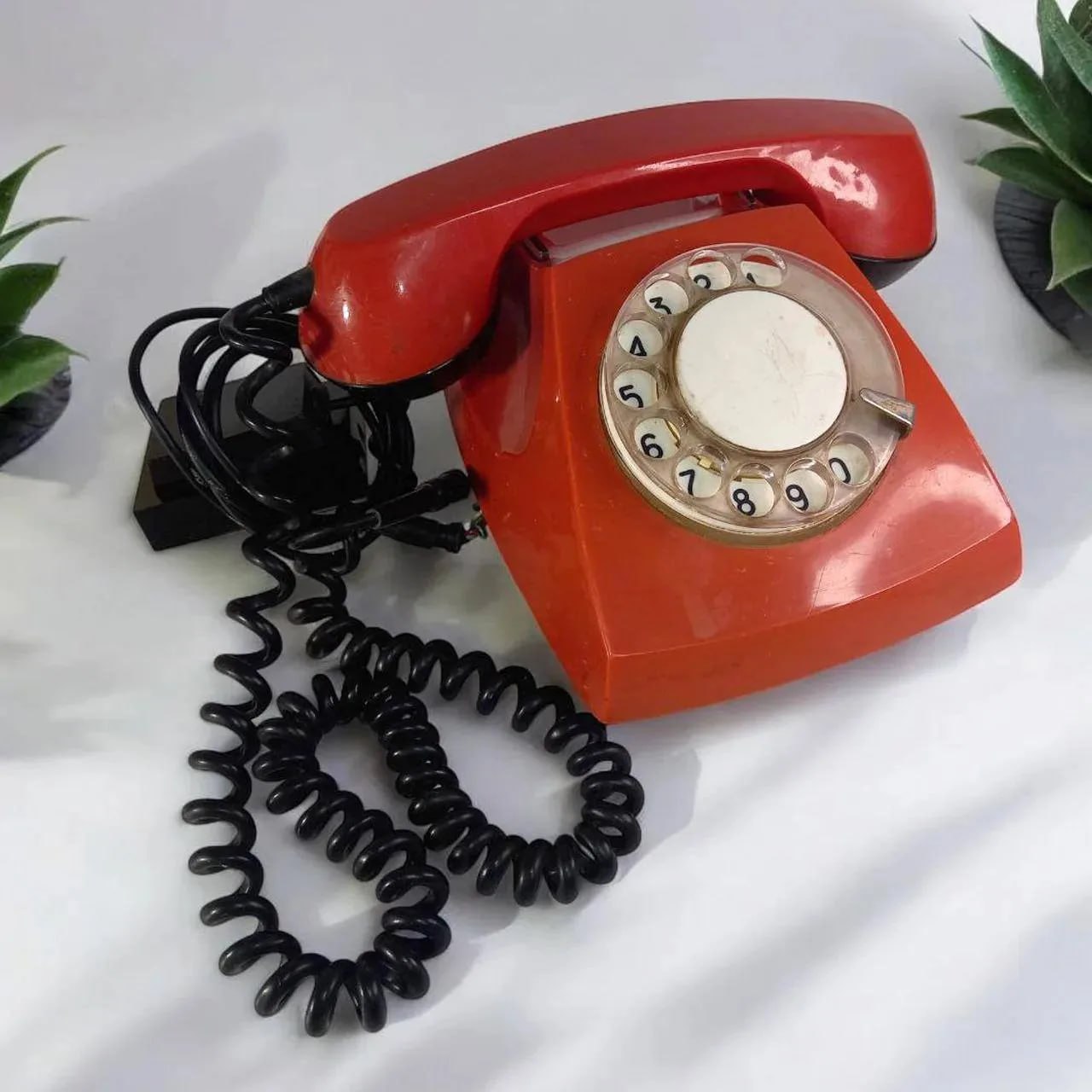 Глава «Ростелекома» рекомендовал россиянам вернуться к стационарным телефонам