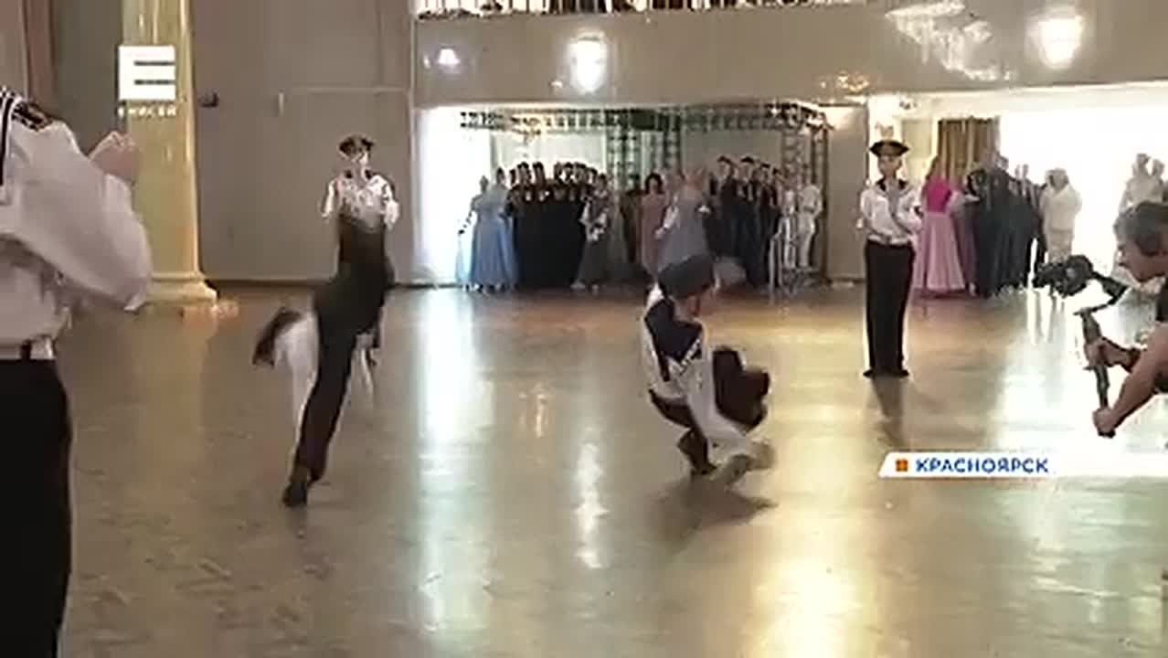 В Красноярске прошел большой кадетский бал