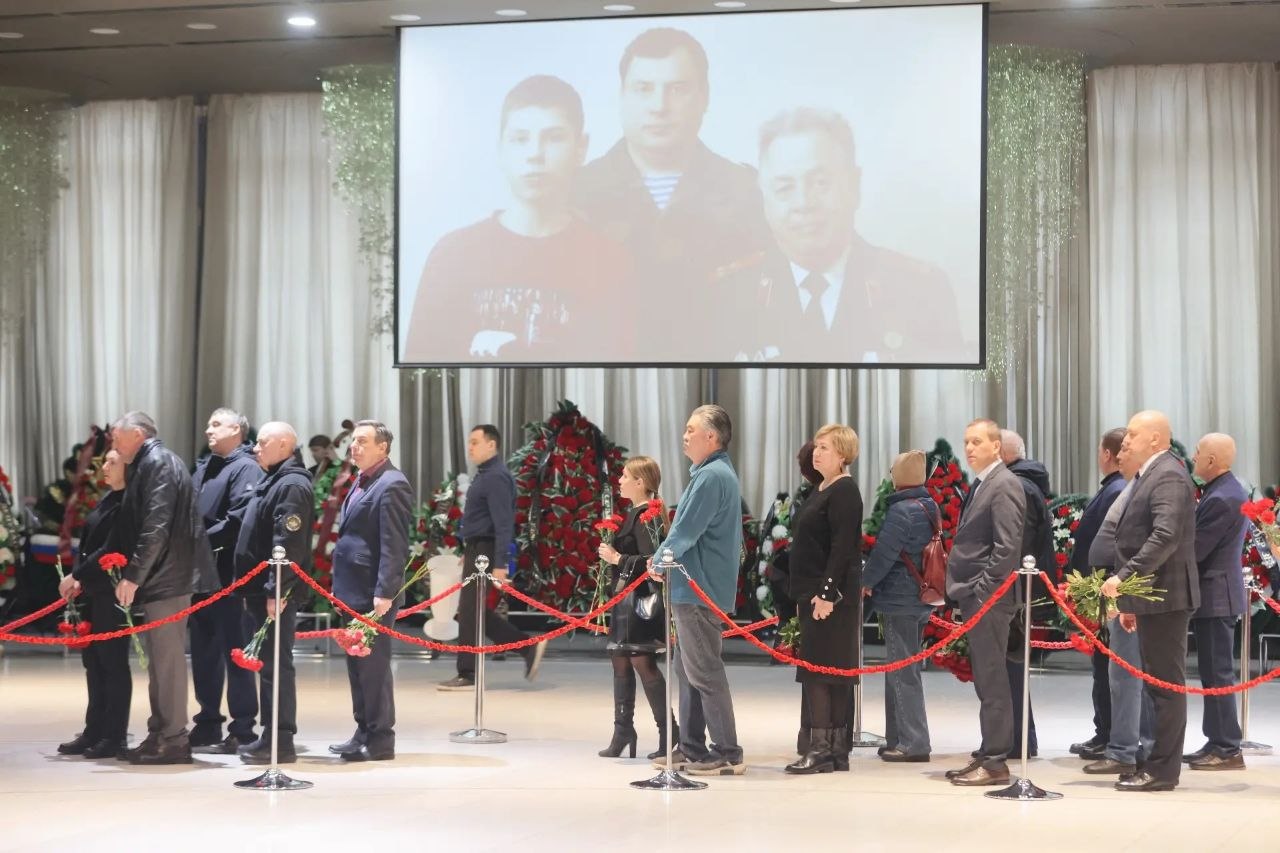 В Красноярске прошла церемония прощания с депутатом, заместителем председателя комитета по обороне Государственной Думы Юрием Николаевичем Швыткиным В Красноярске прошла церемония прощания с депутатом, заместителем председателя комитета по обороне Государственной Думы Юрием Николаевичем Швыткиным