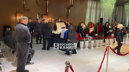 Сегодня в БКЗ Красноярской филармонии проходит церемония прощания с Юрием Швыткиным, заместителем председателя комитета Госдумы по обороне, депутатом от Красноярского края