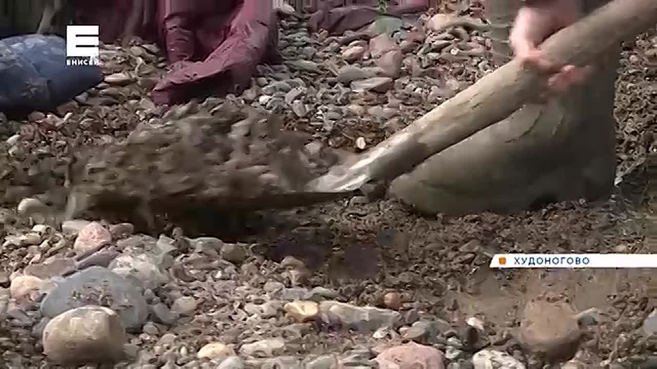 Талые воды смыли единственную дорогу в деревню Худоногово под Красноярском