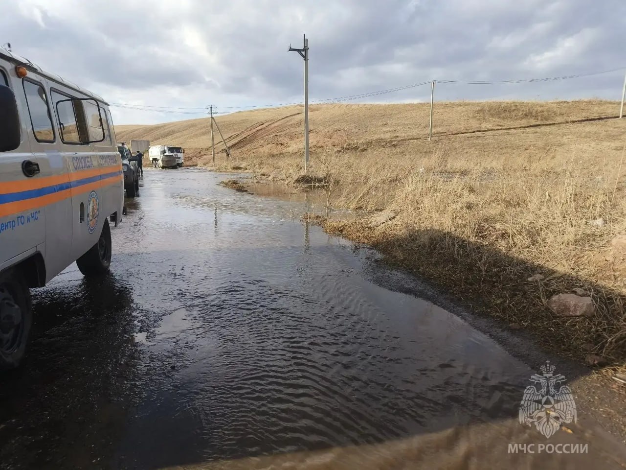 В посёлке Дрокино подтоплены 25 участков и один жилой дом из-за таяния снега В посёлке Дрокино подтоплены 25 участков и один жилой дом из-за таяния снега