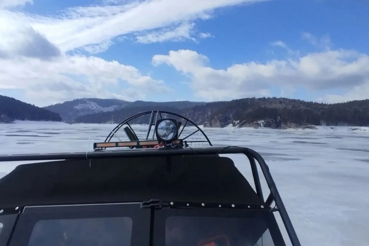 На Красноярском море машина вновь ушла под лед