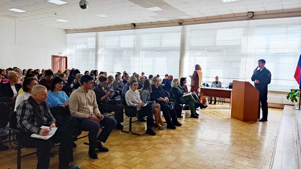 Красноярские школы и Госавтоинспекция объединяют усилия против ДТП с детьми Красноярские школы и Госавтоинспекция объединяют усилия против ДТП с детьми