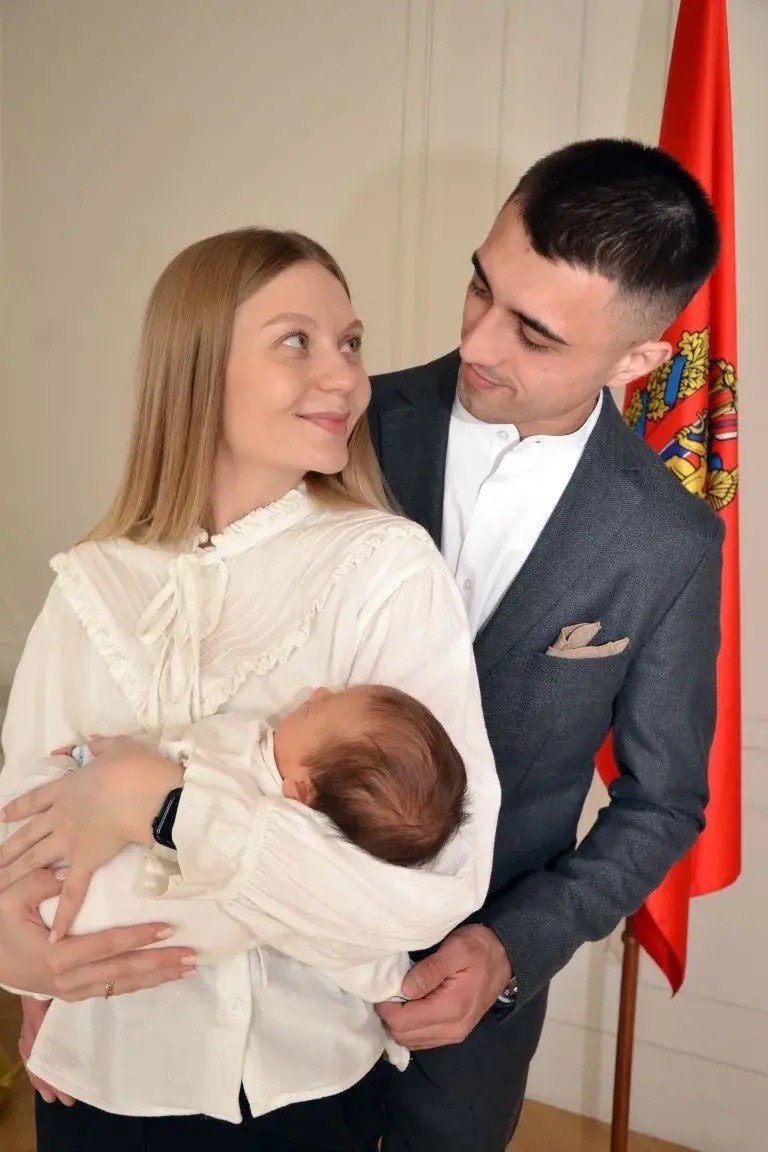 В Минусинском ЗАГСе впервые прошло чествование родителей новорождённого ребёнка