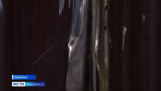 Жильцы норильской многоэтажки жалуются на невыносимый запах