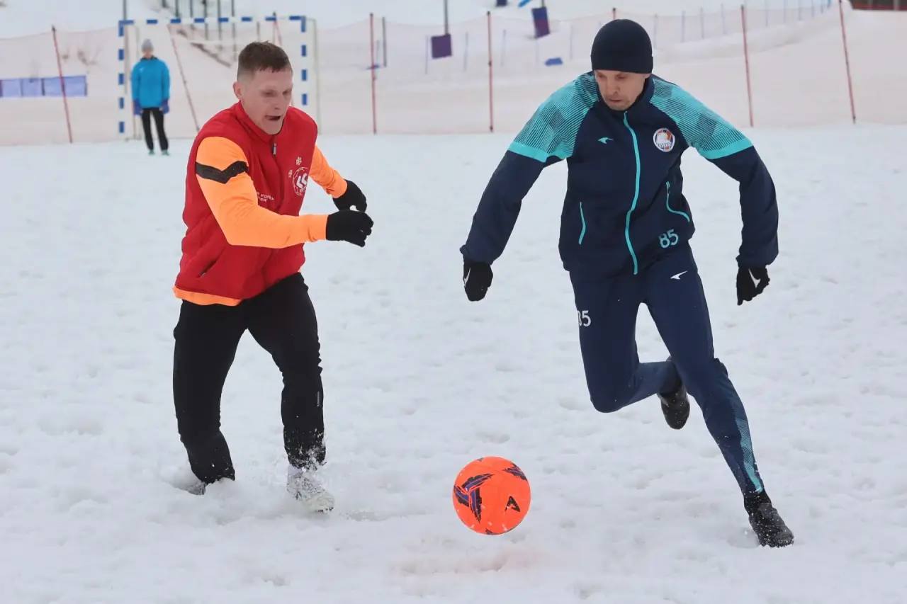 Суперкубок Красноярска по зимнему футболу перестал быть чисто локальным турниром «для своих» — его организаторы сделали всё, чтобы раскрутить событие Суперкубок Красноярска по зимнему футболу перестал быть чисто локальным турниром «для своих» — его организаторы сделали всё, чтобы раскрутить событие