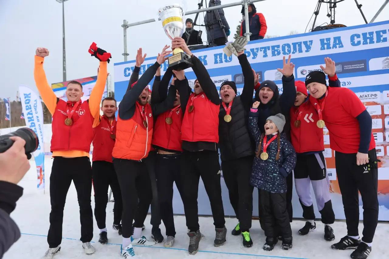 Суперкубок Красноярска по зимнему футболу перестал быть чисто локальным турниром «для своих» — его организаторы сделали всё, чтобы раскрутить событие