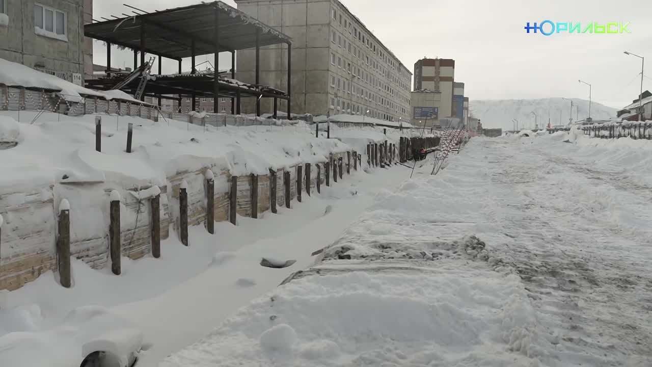 Глава города Норильска оценил ход реконструкции двухъярусного магистрального коллектора на ул. Нансена