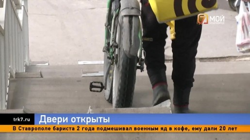 Красноярцы пожаловались на лифт в переходе, который всю зиму простоял за закрытой дверью