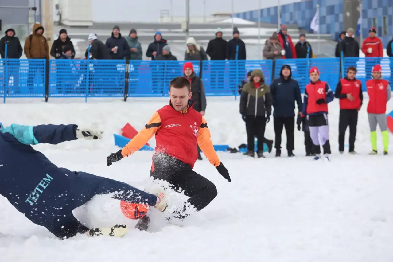 Суперкубок Красноярска по зимнему футболу перестал быть чисто локальным турниром «для своих» — его организаторы сделали всё, чтобы раскрутить событие Суперкубок Красноярска по зимнему футболу перестал быть чисто локальным турниром «для своих» — его организаторы сделали всё, чтобы раскрутить событие