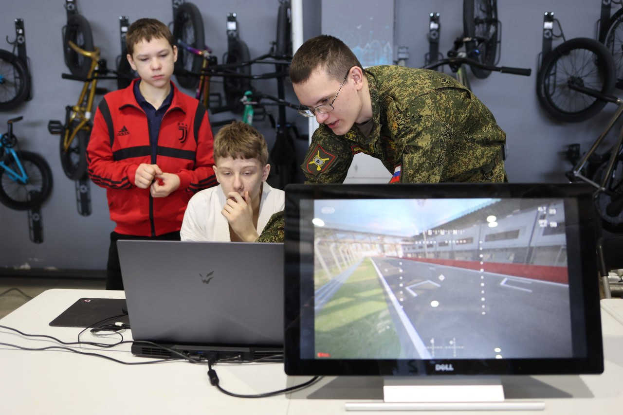 В Красноярске прошел первый фестиваль БПЛА «Код высоты» В Красноярске прошел первый фестиваль БПЛА «Код высоты»