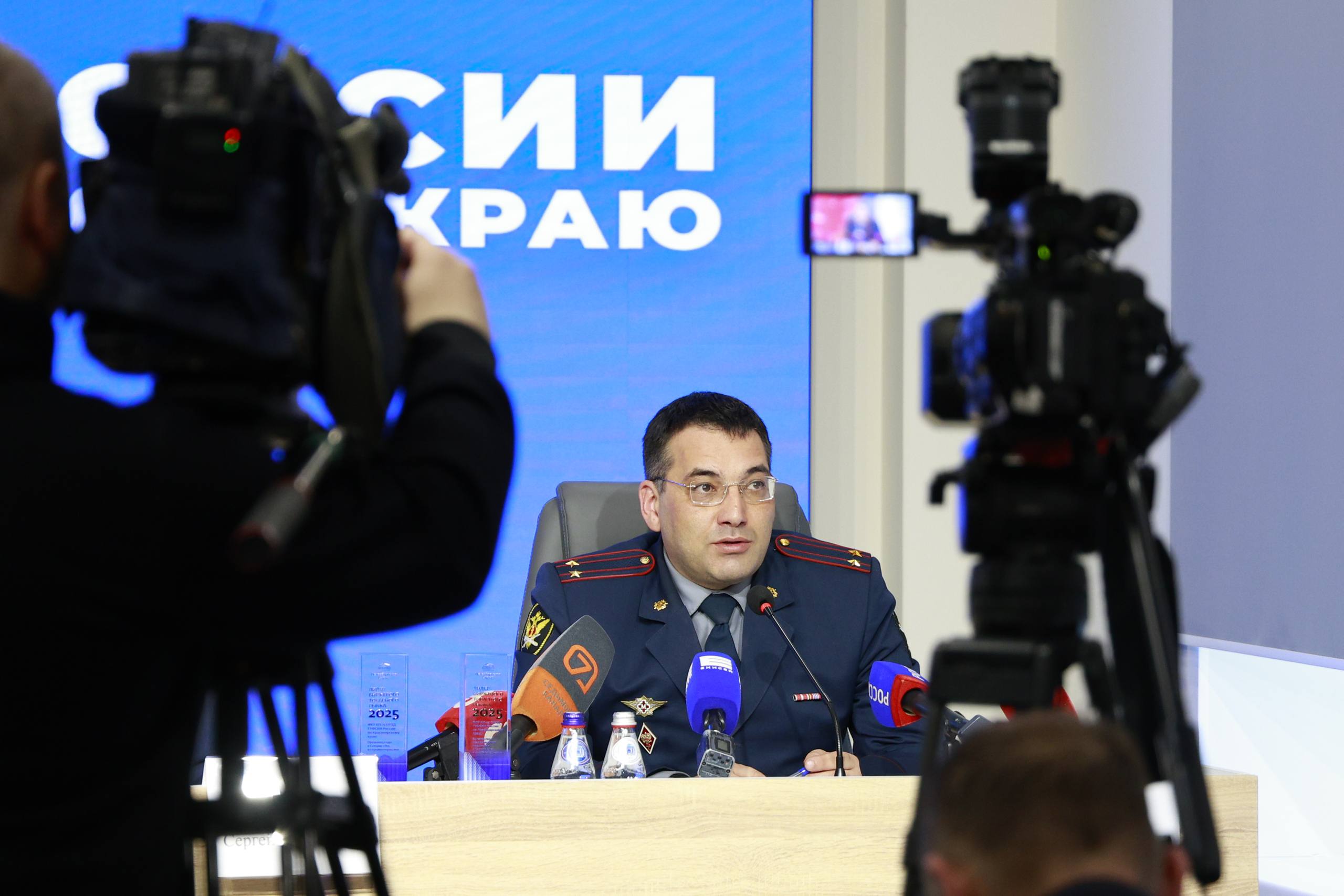 В Доме журналиста в г. Красноярске прошла пресс-конференция начальника ГУФСИН России по Красноярскому краю генерал-лейтенанта внутренней службы Антона Ефаркина В Доме журналиста в г. Красноярске прошла пресс-конференция начальника ГУФСИН России по Красноярскому краю генерал-лейтенанта внутренней службы Антона Ефаркина