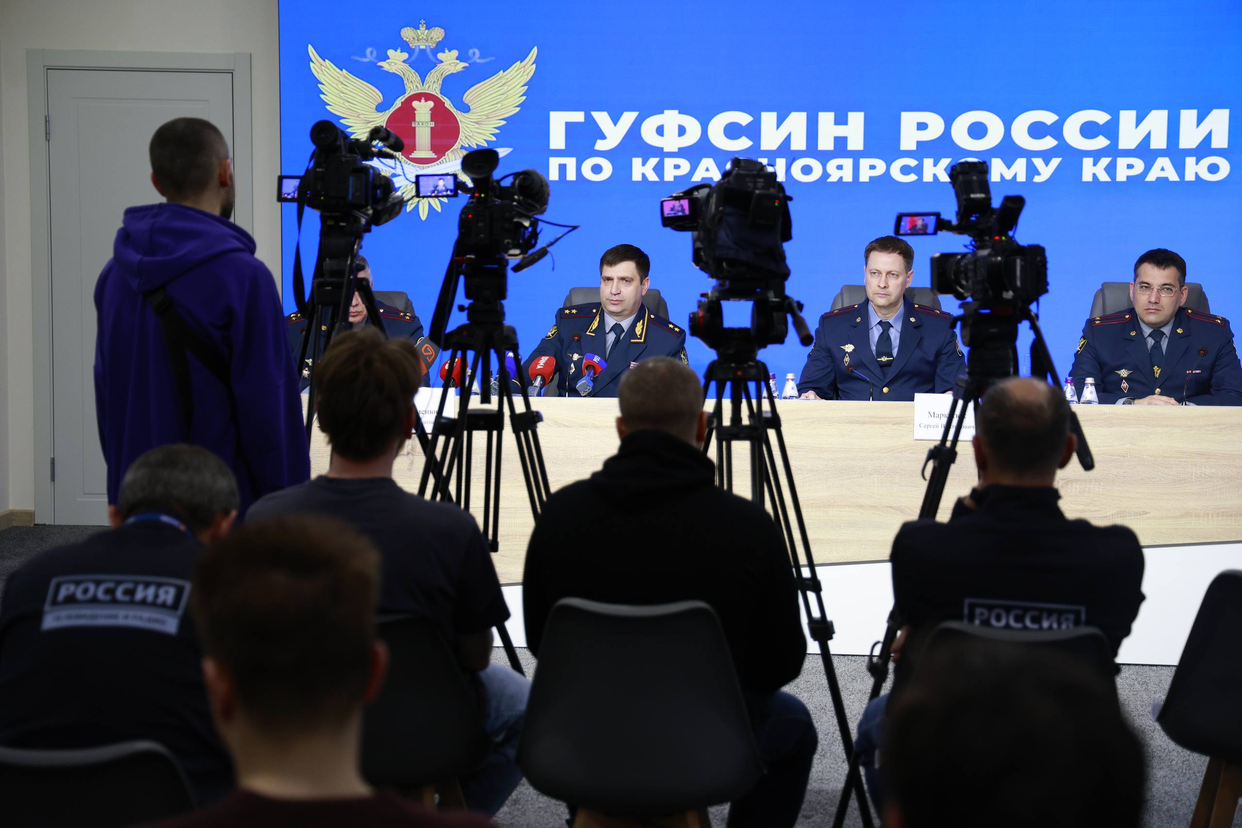 В Доме журналиста в г. Красноярске прошла пресс-конференция начальника ГУФСИН России по Красноярскому краю генерал-лейтенанта внутренней службы Антона Ефаркина В Доме журналиста в г. Красноярске прошла пресс-конференция начальника ГУФСИН России по Красноярскому краю генерал-лейтенанта внутренней службы Антона Ефаркина