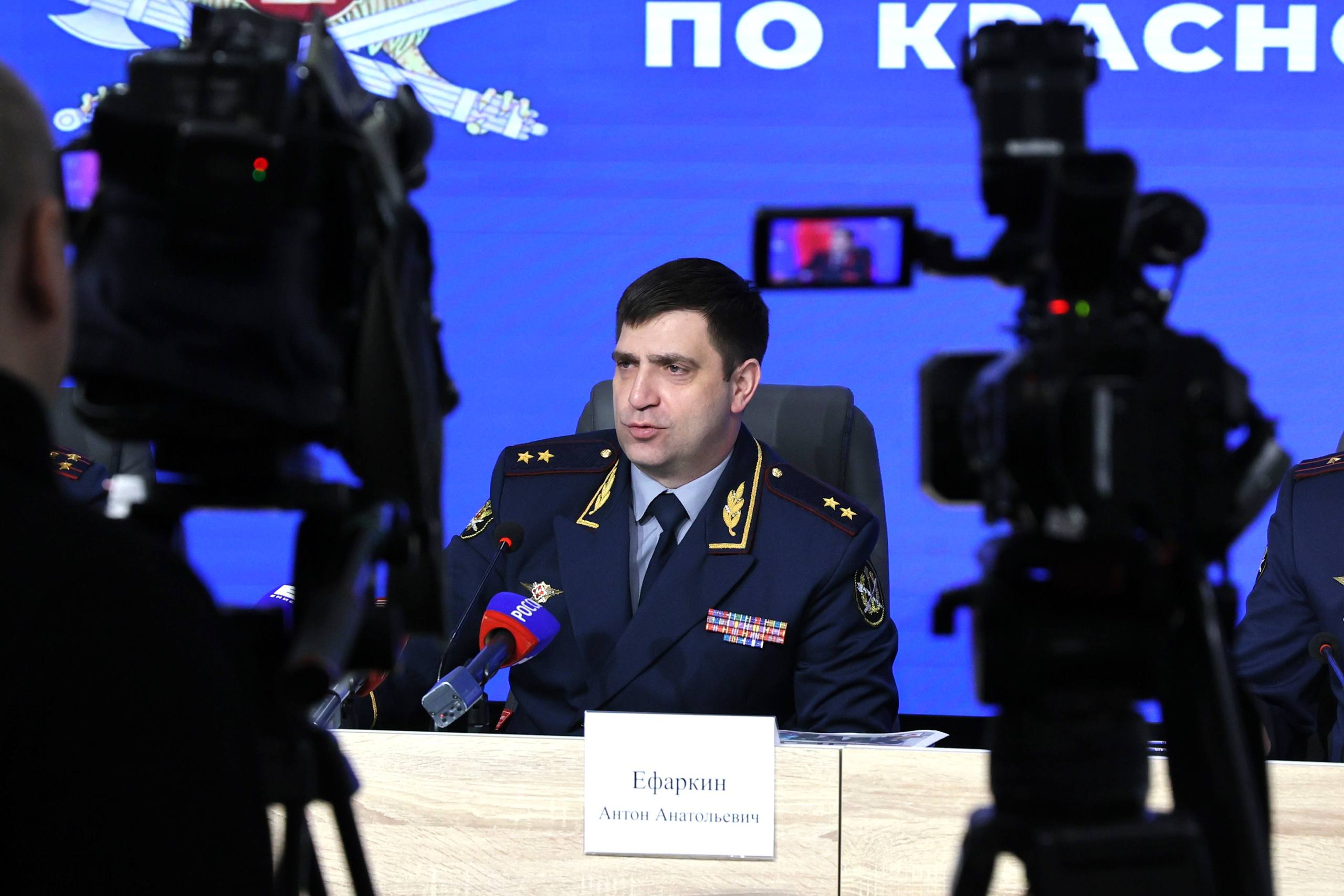 В Доме журналиста в г. Красноярске прошла пресс-конференция начальника ГУФСИН России по Красноярскому краю генерал-лейтенанта внутренней службы Антона Ефаркина