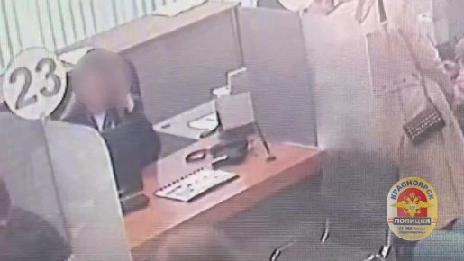 В Красноярске экс-сотрудник банка взял кредит почти на 2 миллиона рублей по фальшивым данным