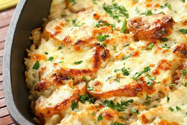 Вкусная картофельная запеканка с мясом и грибами, которую стоит попробовать