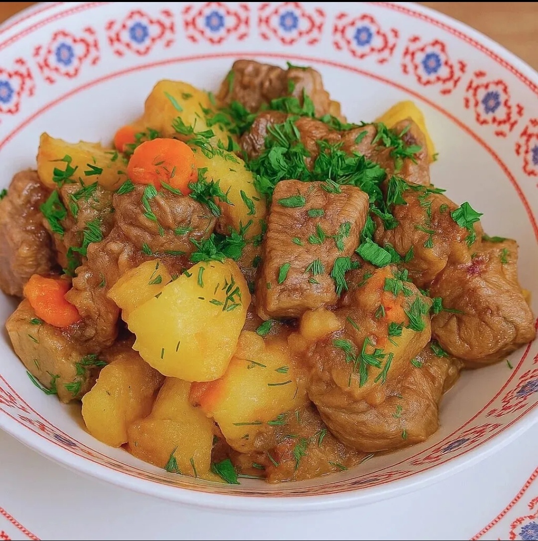 Жаркое из свинины с картошкой: Рецепт для уютного вечера