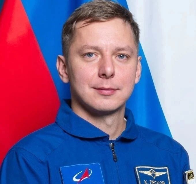 8 ������ � 12:00 � ������ ������ ������� � ������������ ������ �������� �� ������ ������� ������� � ������ ����������� �� ������������� ���� �������� ��������.