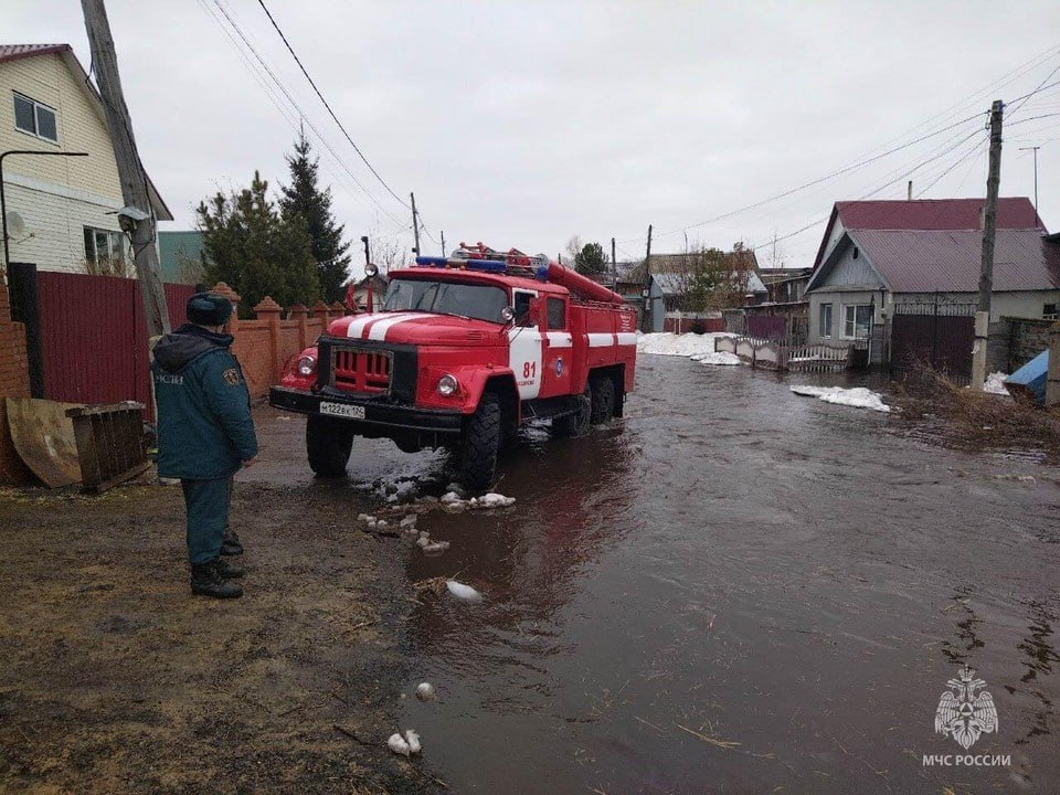 В Назарове талые воды подтопили здание общежития аграрного техникума им. А.Ф. Вепрева, жилой дом и три приусадебных участка