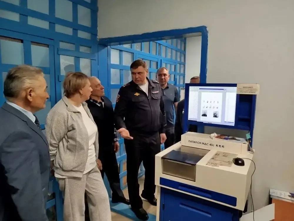 Члены Общественного совета при ГУ МВД России по Красноярскому краю во главе с председателем Валерием Васильевым, а также Ирина Багдасарьян и Юрий Тяжельников посетили МО МВД России «Емельяновский» Члены Общественного совета при ГУ МВД России по Красноярскому краю во главе с председателем Валерием Васильевым, а также Ирина Багдасарьян и Юрий Тяжельников посетили МО МВД России «Емельяновский»