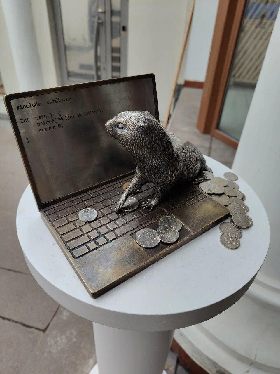 То, что айтишники хорошо зарабатывают, подтверждает бронзовый суслик из Красноярска — носитель этой профессии