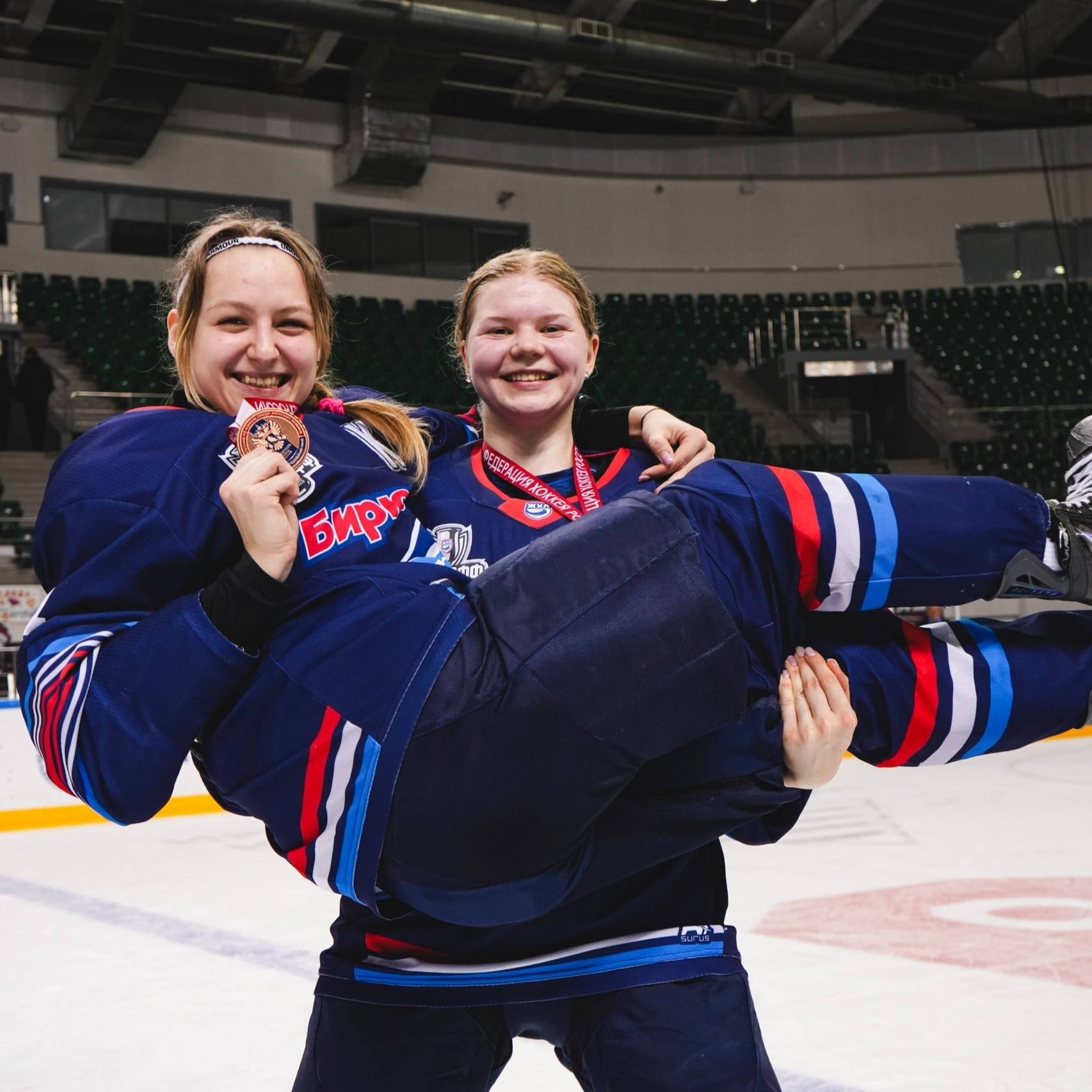 Хоккеистки «Бирюсы» стали бронзовыми призёрами Женской хоккейной лиги Хоккеистки «Бирюсы» стали бронзовыми призёрами Женской хоккейной лиги