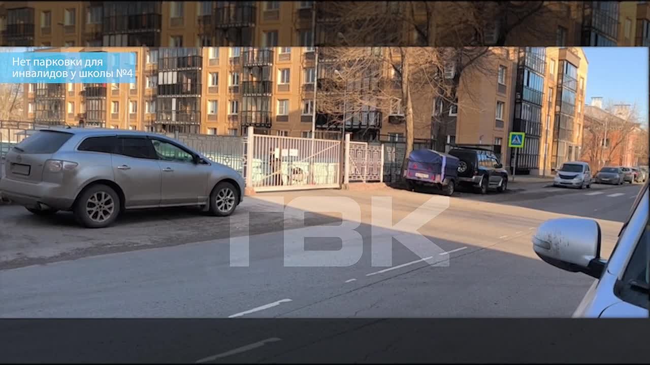 Родители детей с инвалидностью не могут припарковаться у коррекционной школы