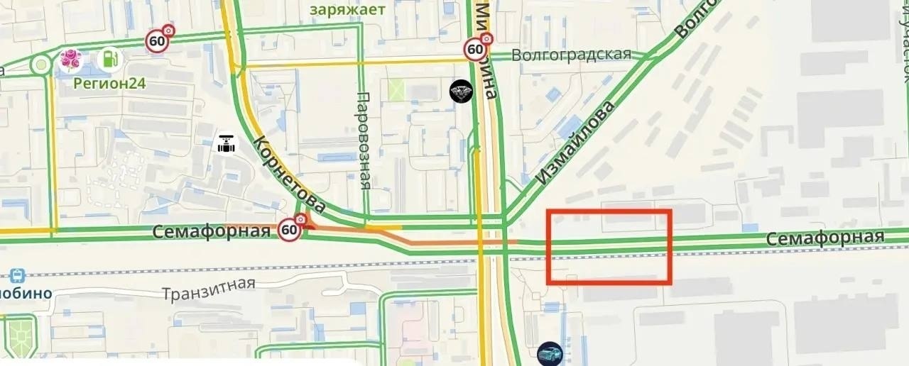 Асфальт провалился на проезжей части на правобережье Красноярска