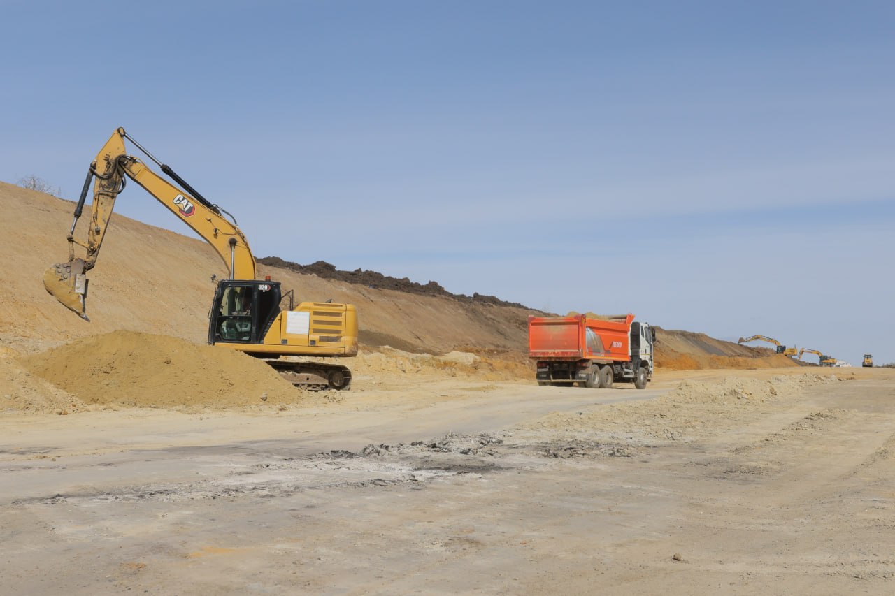 Новую дорогу в красноярский Солнечный строят с опережением графика Новую дорогу в красноярский Солнечный строят с опережением графика