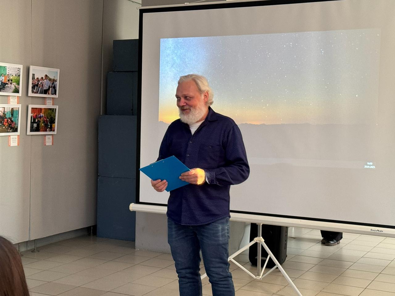 Режиссер, сценарист, документалист, оператор, монтажер, лектор, гений, миллиардер, плейбой, филантроп и попросту хороший человек – все это про нашего коллегу Дмитрия Лазуткина! Сегодня он, помимо Дня космонавтики, празднует... Режиссер, сценарист, документалист, оператор, монтажер, лектор, гений, миллиардер, плейбой, филантроп и попросту хороший человек – все это про нашего коллегу Дмитрия Лазуткина! Сегодня он, помимо Дня космонавтики, празднует...