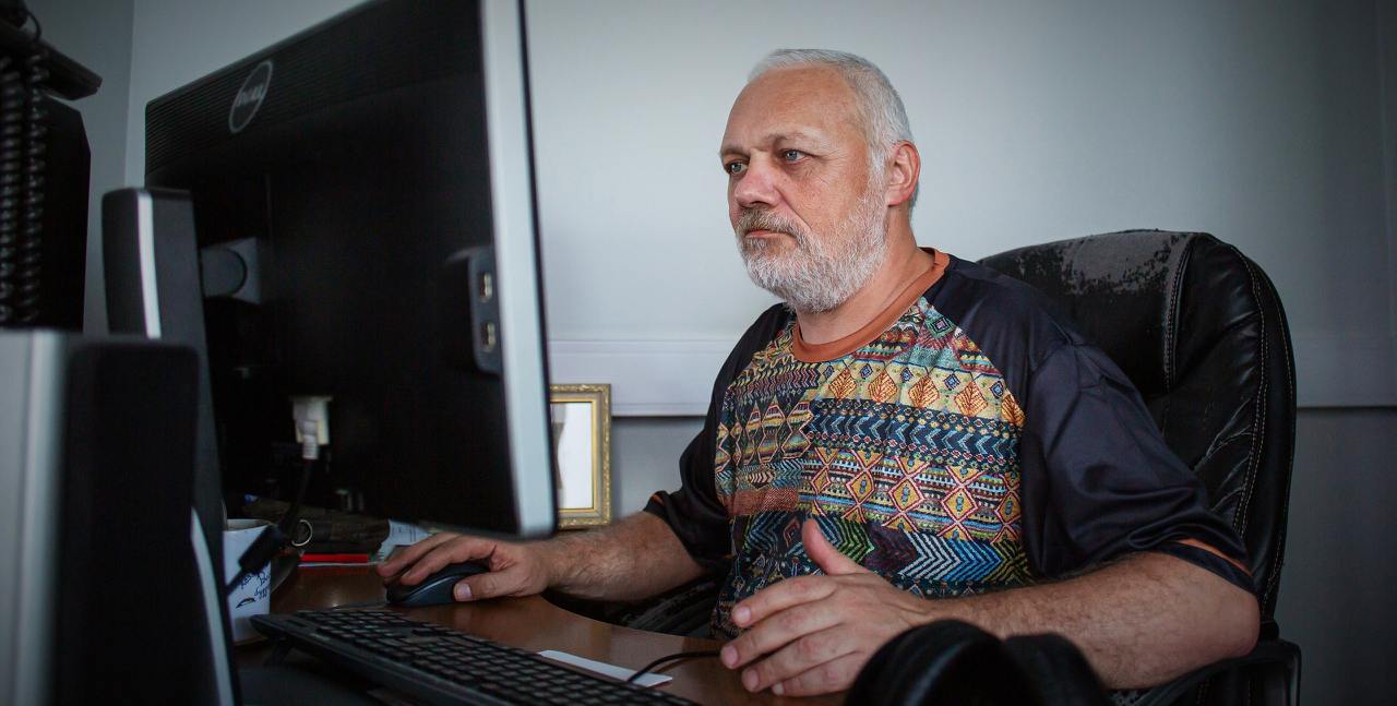 Режиссер, сценарист, документалист, оператор, монтажер, лектор, гений, миллиардер, плейбой, филантроп и попросту хороший человек – все это про нашего коллегу Дмитрия Лазуткина! Сегодня он, помимо Дня космонавтики, празднует... Режиссер, сценарист, документалист, оператор, монтажер, лектор, гений, миллиардер, плейбой, филантроп и попросту хороший человек – все это про нашего коллегу Дмитрия Лазуткина! Сегодня он, помимо Дня космонавтики, празднует...