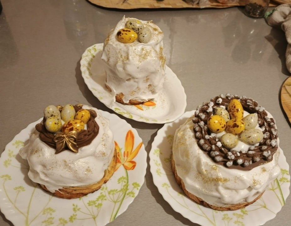 Православные красноярцы продолжают отмечать Пасху Православные красноярцы продолжают отмечать Пасху