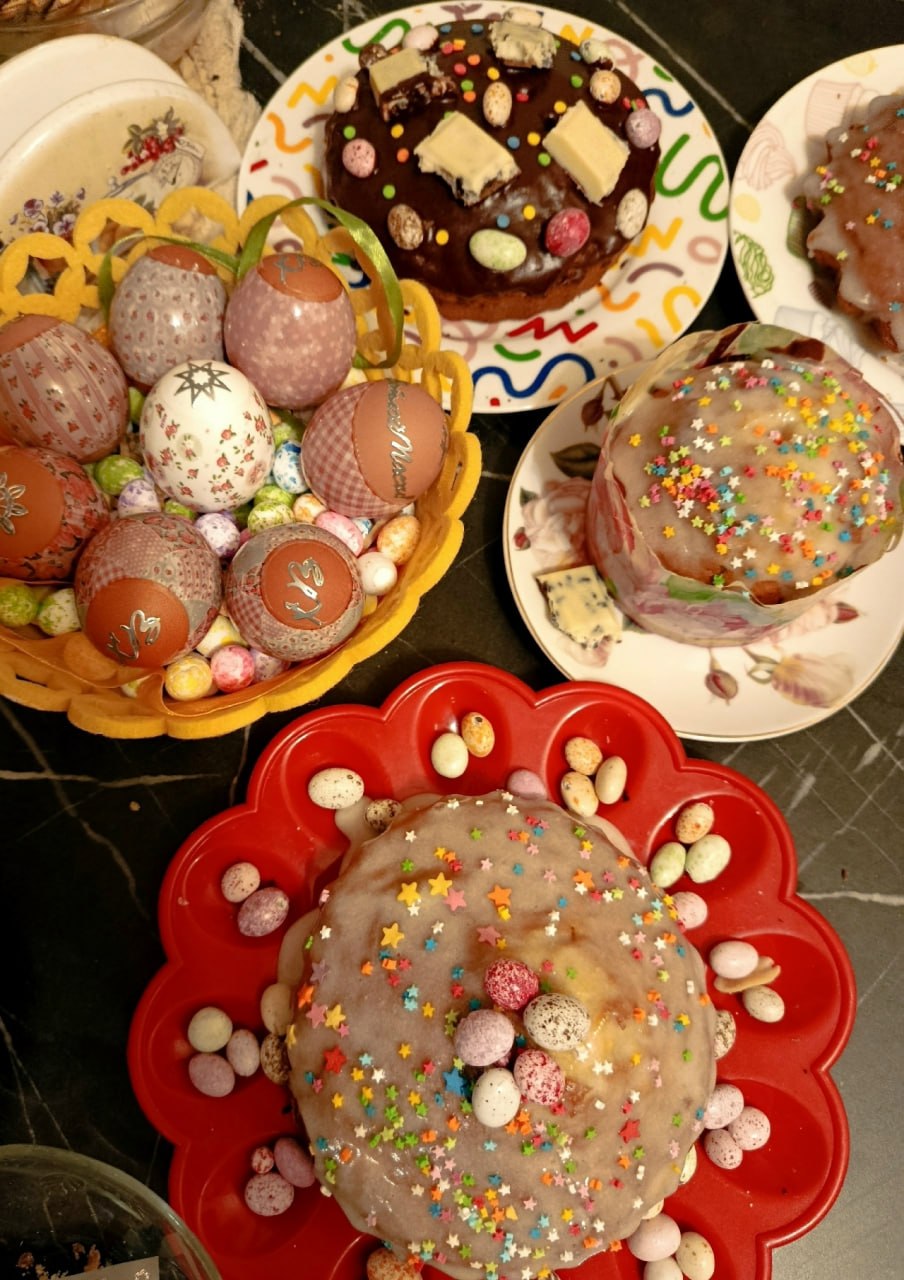 Православные красноярцы продолжают отмечать Пасху Православные красноярцы продолжают отмечать Пасху