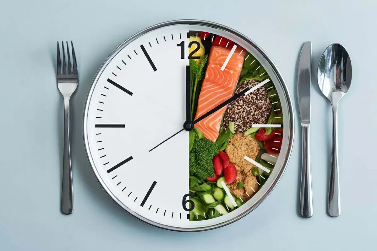 Голод по расписанию: как перерывы в питании меняют ваше тело и кому это может навредить
