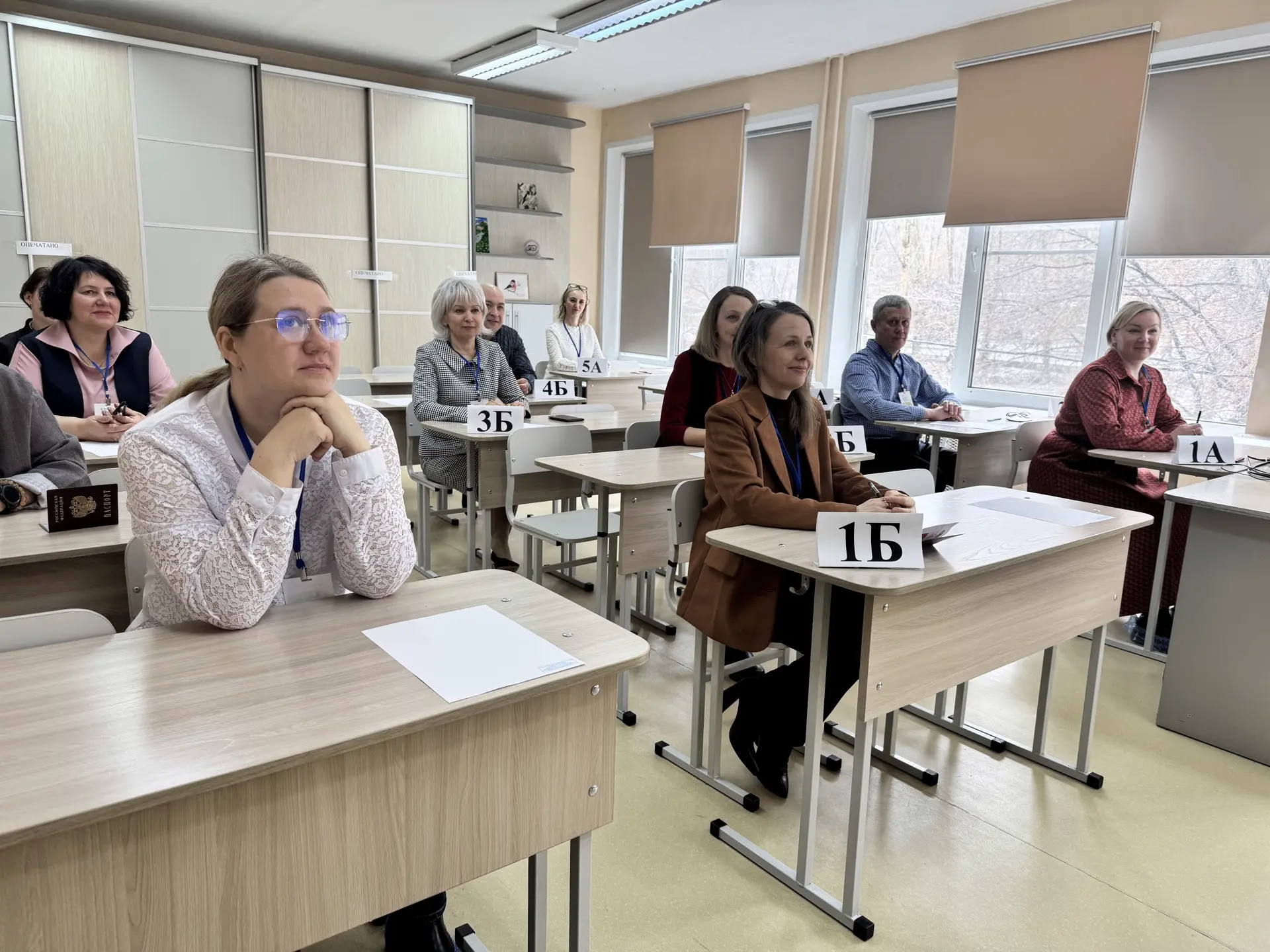 Родители красноярских школьников написали ЕГЭ по русскому языку вместе с министром образования края Татьяной Гридасовой