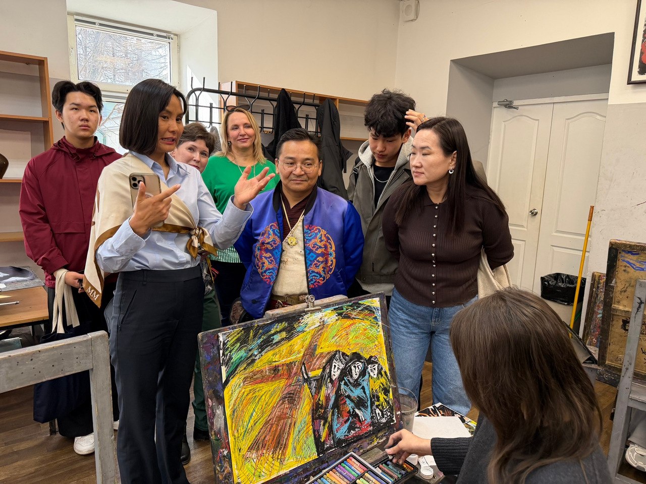 Гость из Монголии посетил Детскую художественную школу №1 им.В.И.Сурикова