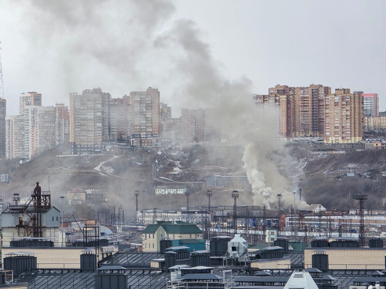 В Красноярске произошёл пожар в мебельном цехе