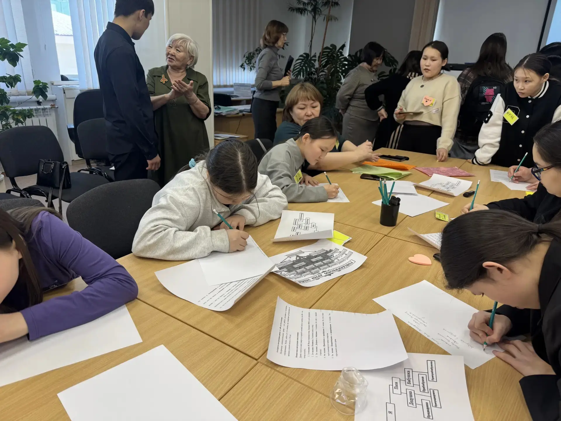 «Наш край — единая семья»: жители Дудинки составили родовое древо «Наш край — единая семья»: жители Дудинки составили родовое древо